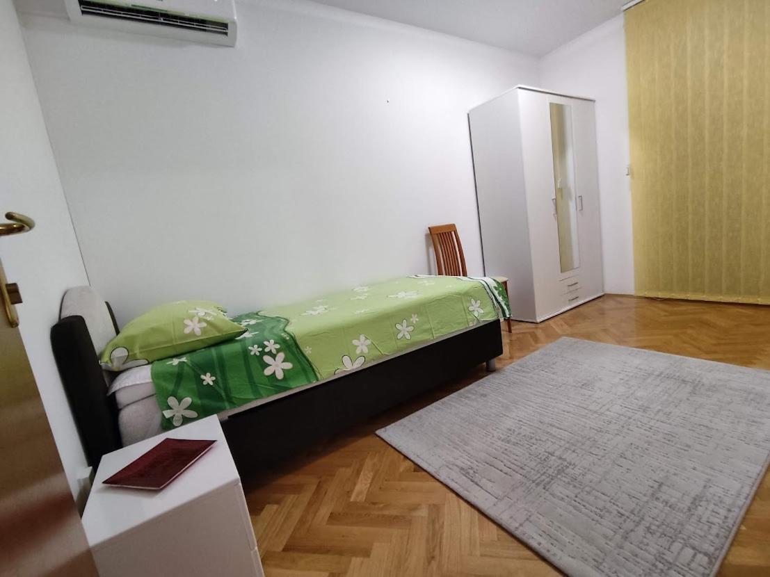 "Idea" Room With Free Parking Split Exterior photo